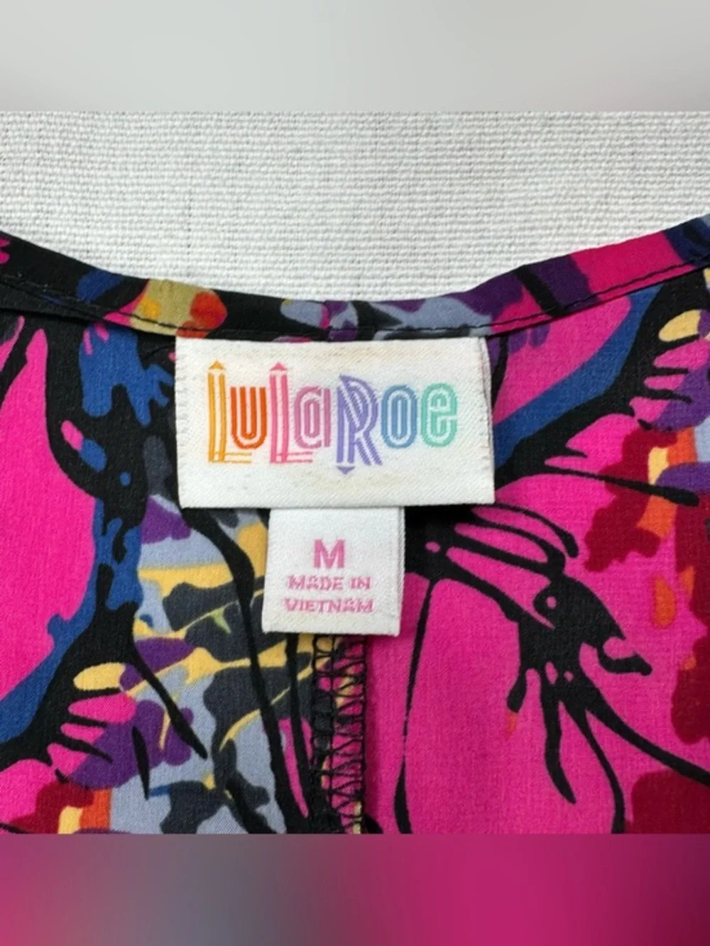 LuLaRoe Lindsay Kimono Cardigan Cover Up M Abstract Pink Purple Vibrant Colorful